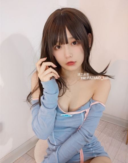 《漂亮的邻居hd》在线观看_4K手机在线观看